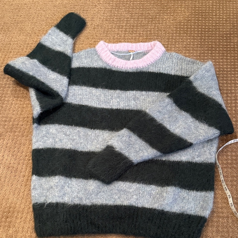 NWOT free people sweater, s